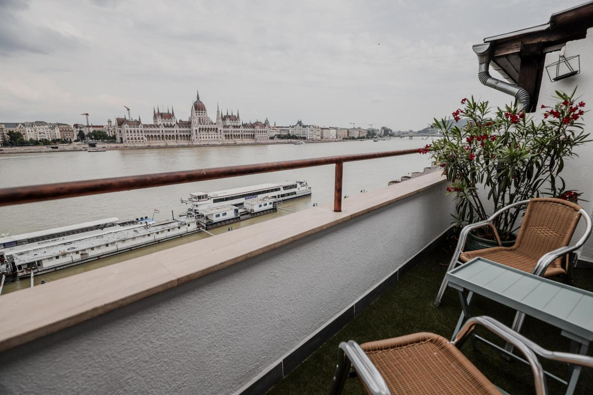 Apartment Panorama View Rooftop 3br Terrace